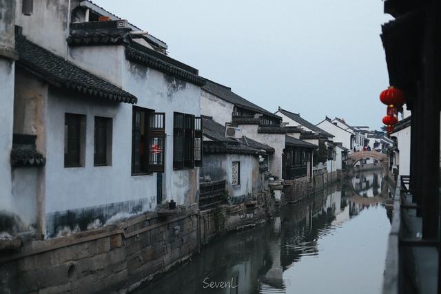 梨形身材的两条牛仔裤，你会喜欢哪条